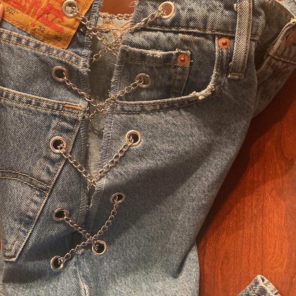 Levi’s jeans w/ side chain detail - Picture 3 of 9